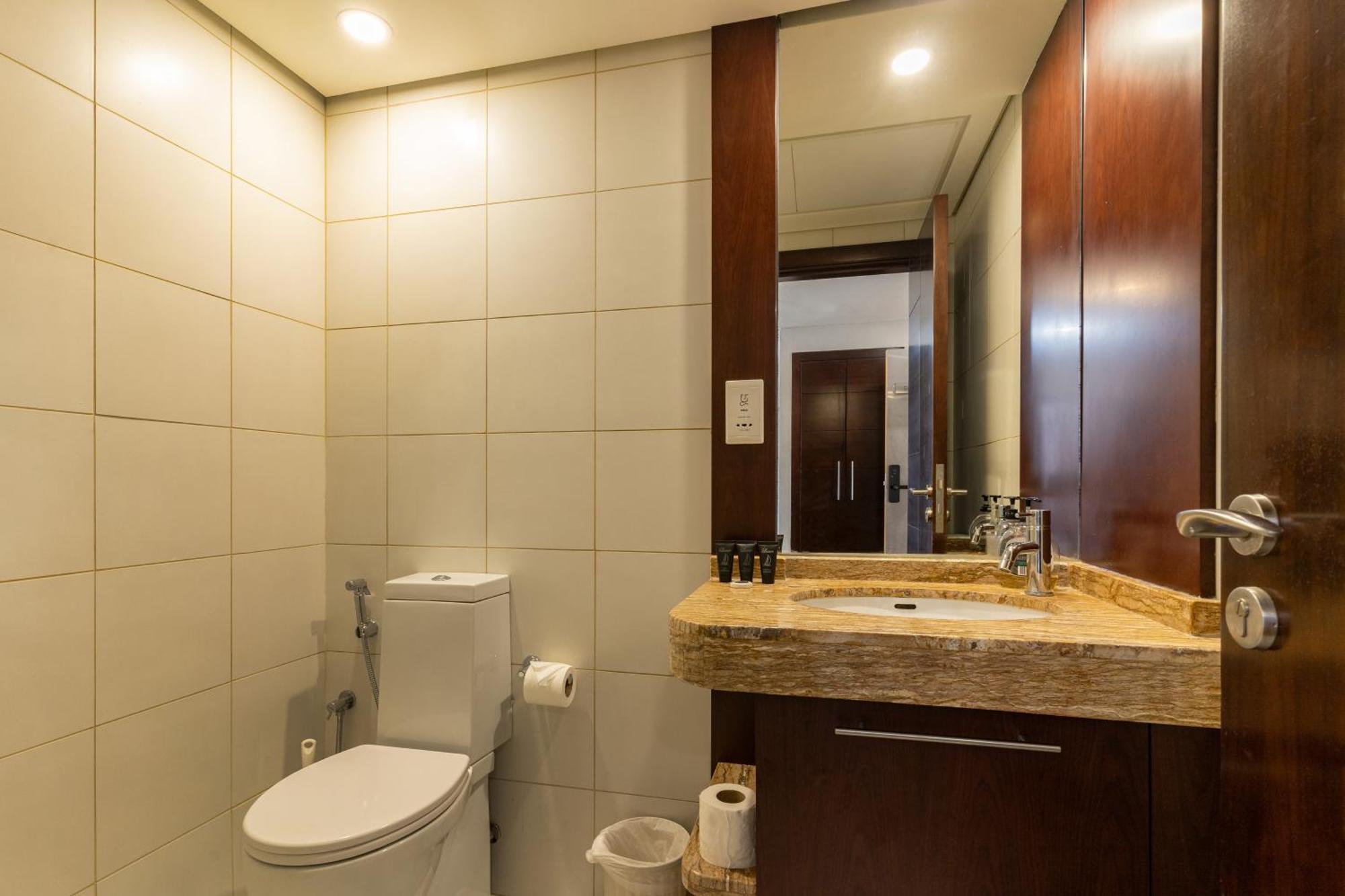 Chic 2Br Apartment, Prime Location Near Dubai Mall - Allsopp&Allsopp Exteriör bild