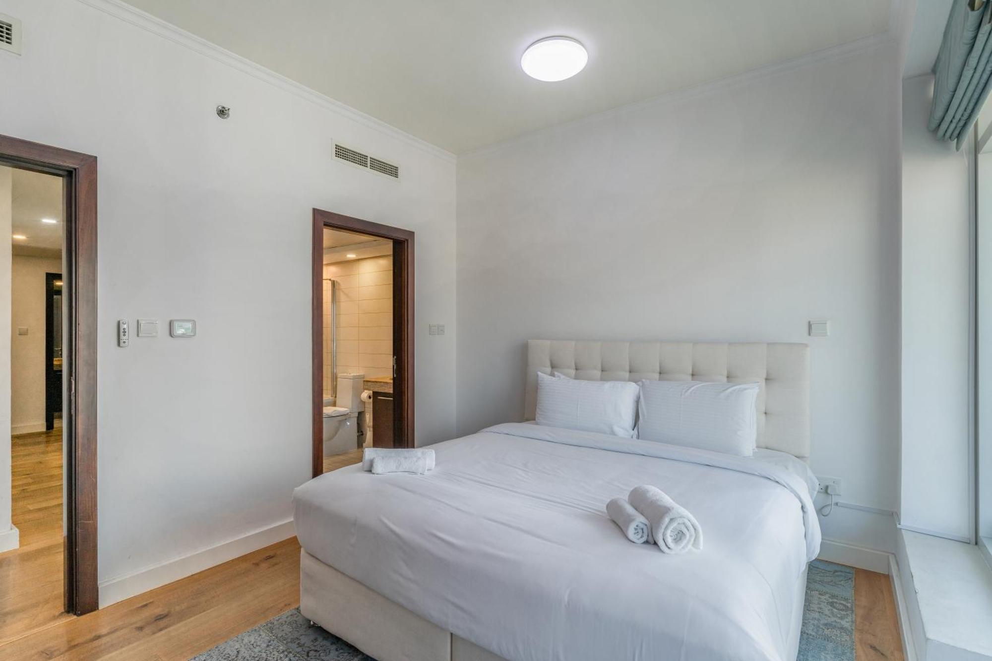 Chic 2Br Apartment, Prime Location Near Dubai Mall - Allsopp&Allsopp Exteriör bild