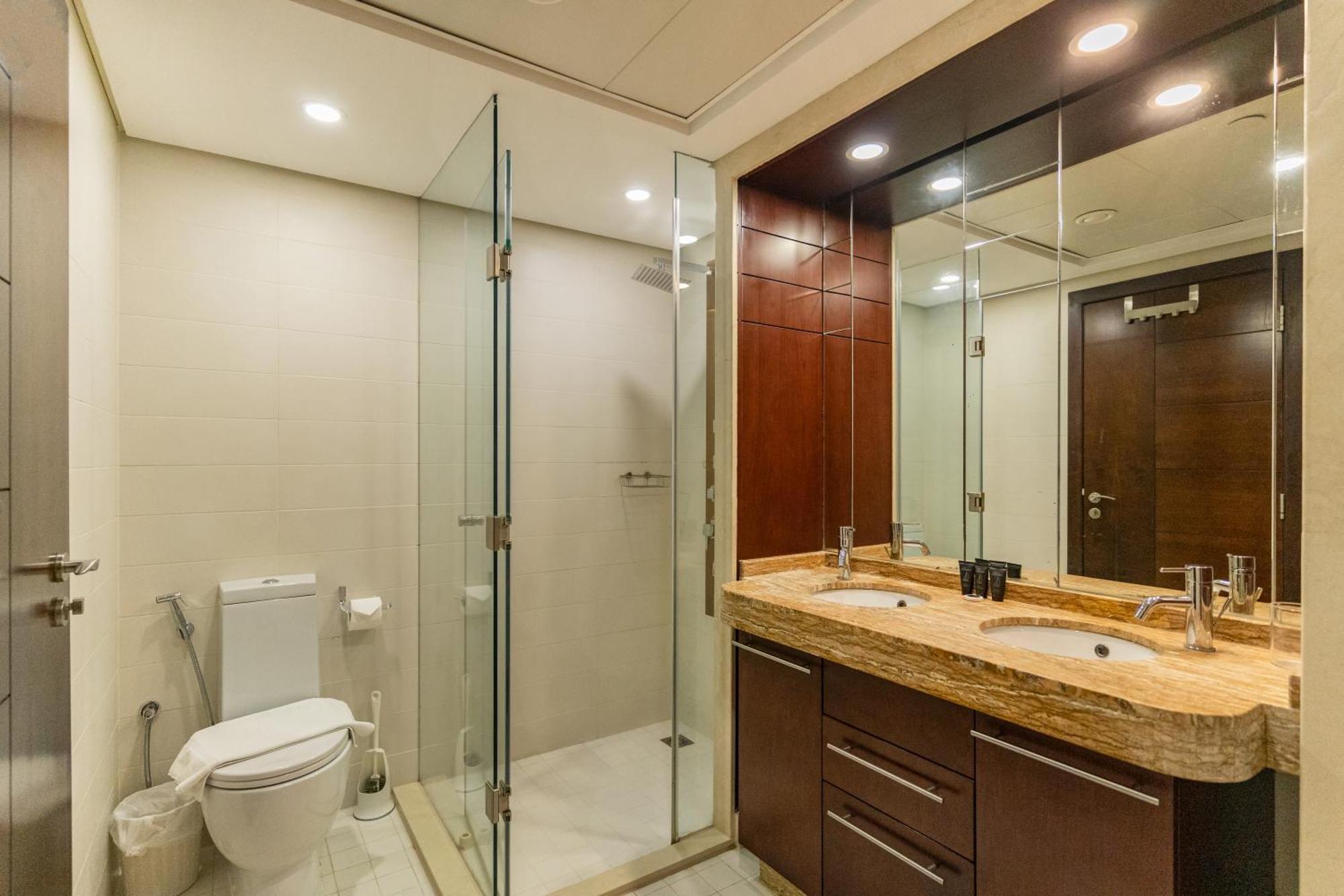 Chic 2Br Apartment, Prime Location Near Dubai Mall - Allsopp&Allsopp Exteriör bild